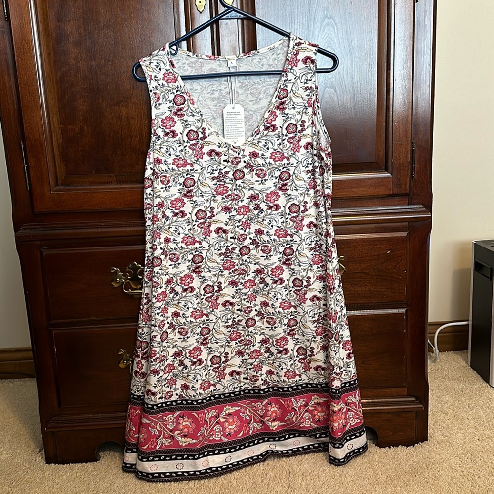 NWT. Light weight floral summer dress.